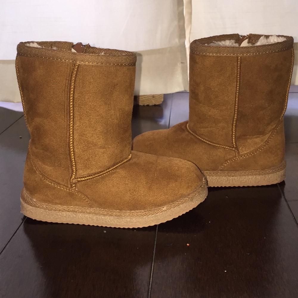 Toddler girls brown knock off ugg boots